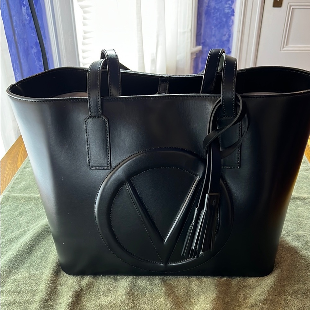 ❤️‍🔥Valentino Large Black Tote with Structured Design and Spacious Interior